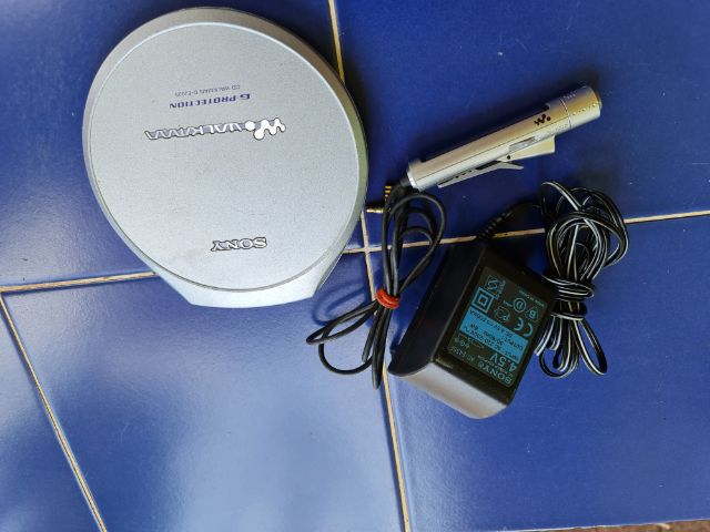 ของสะสม วินเทจ เครื่อง เล่นเพลง cd Sony Walk Man N50
น่าใช้ น่าสะสม ยุค 90 รูปที่ 9