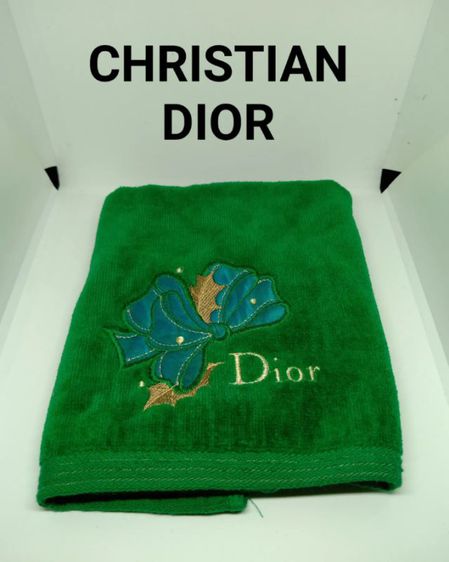ผ้าเช็ดหน้าChristian diorแท้ (รับพร้อมโอน) รูปที่ 1