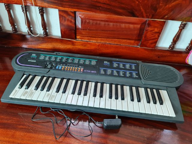 คีย์บอร์ดมาตรฐาน 
Keyboard (เปียโน) ไฟฟ้า เล่นเพลง Casio