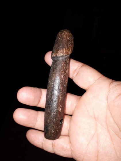 ปลัดขิก หลวงพ่ออี๋ สัตหีบ ไม้ตาล ยาว 4 นิ้ว มีน้ำหนักเบา แห้ง มัน ไม่มีคมมือ ฝีมือการแกะมีเอกลักษณ์ สวยสมบูรณ์ สภาพสมบูรณ์ เก่ามากๆ แท้ หายา รูปที่ 7