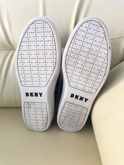 รองเท้าผ้าใบ DKNY Slip on รูปที่ 6