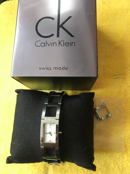 นาฬิกาหญิงยี่ห้อ ck หน้ามุขตัวเรือนสแตนเลสพร้อมกล่อง รูปที่ 3