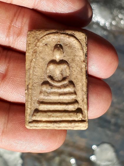 พระสมเด็จ พิมพ์ใหญ่ หลังเรียบลายกาบหมาก ขอบแตกปริ เนื้อผง แห้ง ละเอียด แตกลาน มวลสารครบ สวย งดงาม แห้ง เหี่ยว ยุบย่น เนื้อหามวลสารของพระสมเด รูปที่ 7