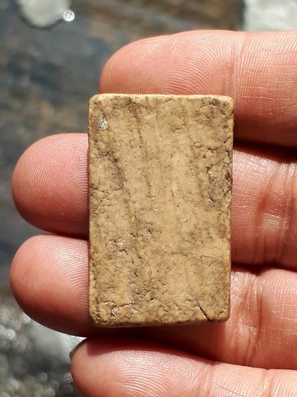 พระสมเด็จ พิมพ์ใหญ่ หลังเรียบลายกาบหมาก ขอบแตกปริ เนื้อผง แห้ง ละเอียด แตกลาน มวลสารครบ สวย งดงาม แห้ง เหี่ยว ยุบย่น เนื้อหามวลสารของพระสมเด รูปที่ 8