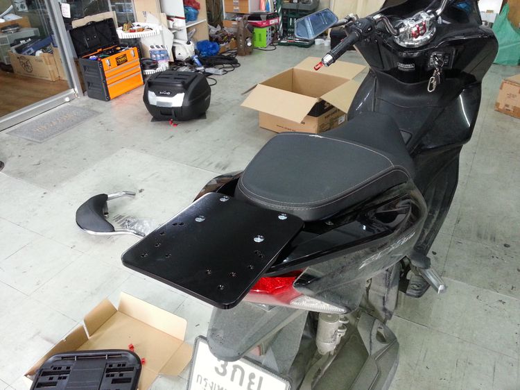 แร็คยึดกล่องท้ายรถมอเตอร์ไซด์ PCX ฐานอลูมิเนียมหนา 9มม. (เฉพาะฐานไม่รวมกล่อง) รูปที่ 11