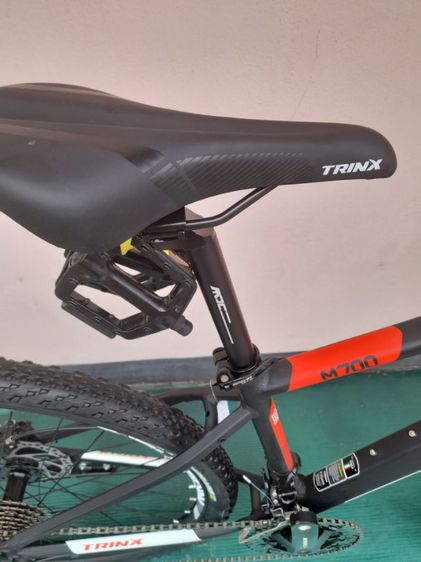ราคา7200บาท🔥M700E จักรยานเสือภูเขาแบรนด์ TRINX ล้อ 27.5×2.1 นิ้ว เกียร์ 27 สปีด โช้ค LOCKOUT ดิสก์เบรคน้ำมัน เฟรมซ่อนสาย สรดำแดง รูปที่ 8