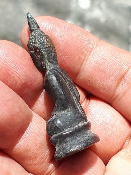 พระบูชา อู่ทอง เนื้อสำริด หน้าตัก 1 นิ้ว สูง 2 นิ้ว พิมพ์มารวิชัย ผิวเดิม สวยสมบูรณ์ เก่าสวยเดิมๆ แท้ หายาก  ขนาดแขวนคอได้ครับ รูปที่ 3