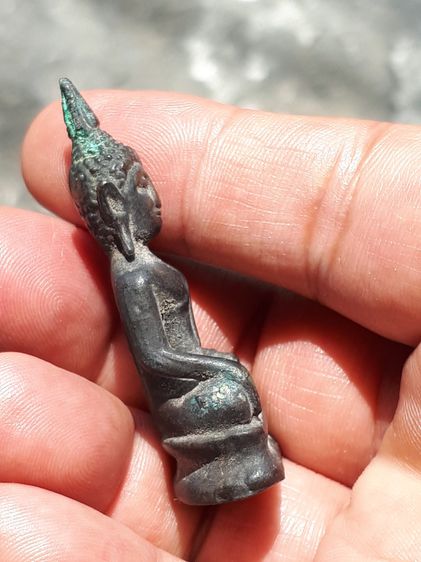 พระบูชา อู่ทอง เนื้อสำริด หน้าตัก 1 นิ้ว สูง 2 นิ้ว พิมพ์มารวิชัย ผิวเดิม สวยสมบูรณ์ เก่าสวยเดิมๆ แท้ หายาก  ขนาดแขวนคอได้ครับ รูปที่ 4