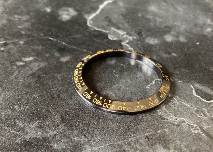 ขอบ BEZEL CERAMIC ROLEX DAYTONA ตัวเลขสีเหลืองทอง 40mm. ใส่กับ ROLEX DAYTONA เรือนทอง หรือ สองกษัตริย์ Daytona SS รูปที่ 5