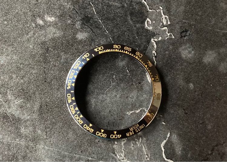 ขอบ BEZEL CERAMIC ROLEX DAYTONA ตัวเลขสีเหลืองทอง 40mm. ใส่กับ ROLEX DAYTONA เรือนทอง หรือ สองกษัตริย์ Daytona SS รูปที่ 4