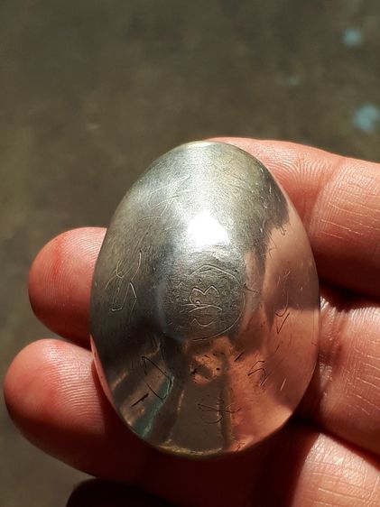 เบี้ยแก้ จารมือ หลวงพ่อทองอยู่ วัดท่าเสา เนื้อเงิน ปี 25xx ขนาดใหญ่ ปรอทวิ่ง มีน้ำหนัก เก่าเก็บเดิมๆ สวยสมบูรณ์ เดิมๆ สภาพสมบูรณ์มาก สวยๆ แท รูปที่ 8