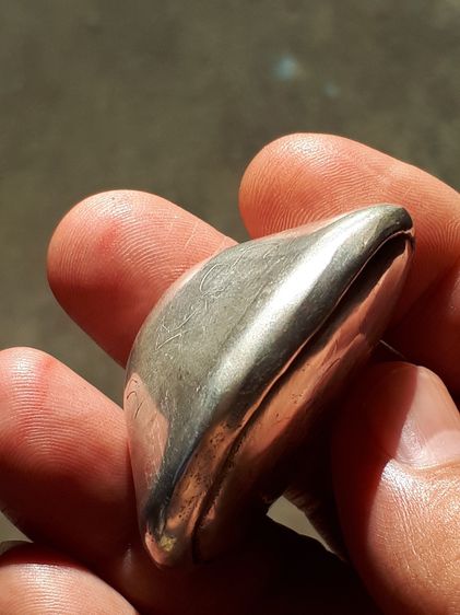 เบี้ยแก้ จารมือ หลวงพ่อทองอยู่ วัดท่าเสา เนื้อเงิน ปี 25xx ขนาดใหญ่ ปรอทวิ่ง มีน้ำหนัก เก่าเก็บเดิมๆ สวยสมบูรณ์ เดิมๆ สภาพสมบูรณ์มาก สวยๆ แท รูปที่ 6