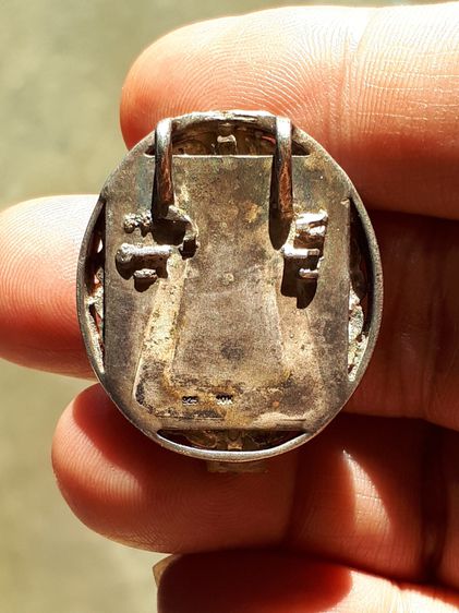 คดไม้สักทอง ฝังลงในจี้เงินแท้ ฝังเพชร 1 เม็ด ขนาดประมาณ 1 นิ้ว พิเศษเนื้อมันวาว สวยงามมาก เก่ามาก สีเหลืองอมทองคาดดำเหมือน Tiger Eye แต่ไม่ใ รูปที่ 2