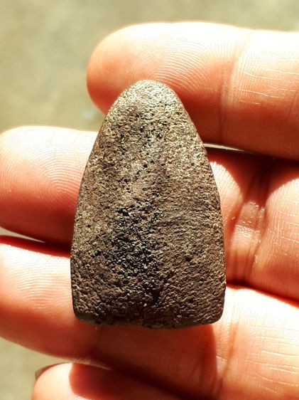 พระหลวงปู่ทวด พิมพ์ใหญ่ เนื้อว่าน ปี 2497 ด้านหลังเรียบ เนื้อเทาดำ ดินกากยายักษ์ แห้ง เหี่ยว มีน้ำหนัก ผิวเดิมๆ ด้านหลังมีแร่บางเล็กน้อย เป็ รูปที่ 10