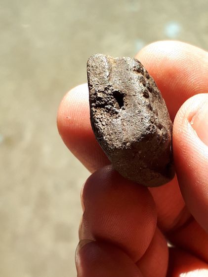 พระหลวงปู่ทวด พิมพ์ใหญ่ เนื้อว่าน ปี 2497 ด้านหลังเรียบ เนื้อเทาดำ ดินกากยายักษ์ แห้ง เหี่ยว มีน้ำหนัก ผิวเดิมๆ ด้านหลังมีแร่บางเล็กน้อย เป็ รูปที่ 7