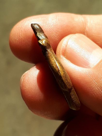 เรื่องพุทธคุณ และประสบการคงไม่ต้องพูดถึง เพราะถ้าไม่ดี ไม่แน่จริง ราคาคงไม่พุ่งสูงระดับนี้สำหรับเหรียญหล่อทองเหลืองเล็ก ๆ องค์หนึ่ง รูปที่ 3