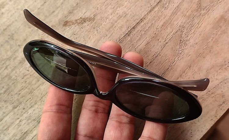 DKNY 7803S size 51-18-140mm Shiny Dark Burgundy SUNGLASSES GLASSES FRAME ONLY กรอบแว่นตาของแท้ มือสอง งานสวย เลนส์สายตา 2 ชั้นจากเจ้าของเดิม รูปที่ 4