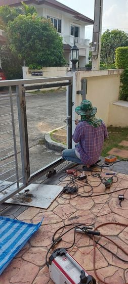 bรับซ่อมประตูรั้วบ้าน งานซ่อมแซมปูนแตกร้าว งานระบบไฟฟ้า งานประปา งานแอร์ งานฝ้าเพดาน งานทาสี งานกั้นผนังเบาครบวงจร