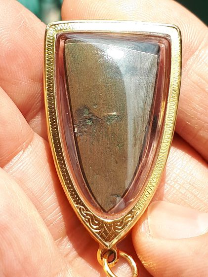 หลวงพ่อทวด หลังเตารีด พิมพ์หน้าเล็ก (อาปาเซ่) เนื้อโลหะ ปี 2505 จ.ปัตตานี ด้านหลังเรียบ เนื้อแดง ผิวเดิมๆ เก่า มีรอยตะไบ ให้เห็นเป็นธรรมชาติ รูปที่ 6