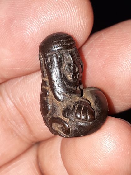 พระปิดตา พิมพ์ยันต์ยุ่งเศียรบาตร หลวงพ่อทับ วัดทอง เนื้อสำริดเงิน พิมพ์คม ชัด เส้นยันต์คมชัด ลึก เส้นยันต์วางได้อย่างลงตัว เป็นระเบียบ ขนาดพ รูปที่ 4