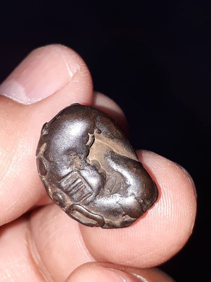 พระปิดตา พิมพ์ยันต์ยุ่งเศียรบาตร หลวงพ่อทับ วัดทอง เนื้อสำริดเงิน พิมพ์คม ชัด เส้นยันต์คมชัด ลึก เส้นยันต์วางได้อย่างลงตัว เป็นระเบียบ ขนาดพ รูปที่ 5