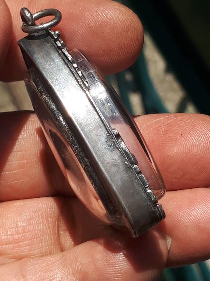 พระหลวงปู่ทวด พิมพ์ใหญ่ เนื้อว่าน ปี 2497 ด้านหลังเรียบ เนื้อเทาดำ ดินกากยายักษ์ แห้ง เหี่ยว มีน้ำหนัก ผิวเดิมๆ ด้านหลังมีแร่บางเล็กน้อย เป็ รูปที่ 5