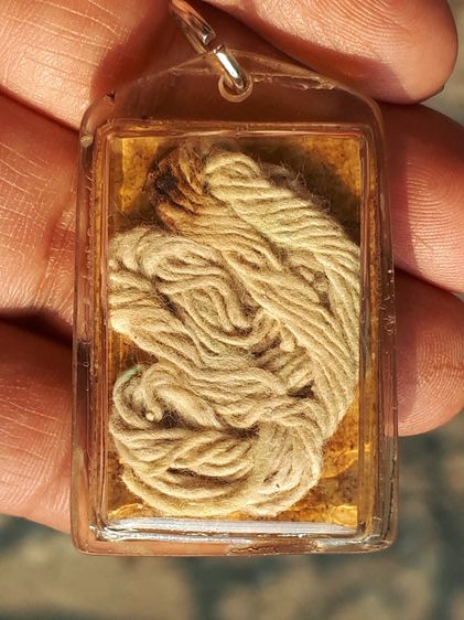 พระสมเด็จ พิมพ์ 7 ชั้น รุ่นแรก วัดเกศไชโย อ่างทอง เนื้อผง หนึกเนียน ผิวพรรณขององค์พระเปิดทั้งด้านหน้าและด้านหลัง เห็นพื้นผิว มวลสาร พื้นผิวพ รูปที่ 4