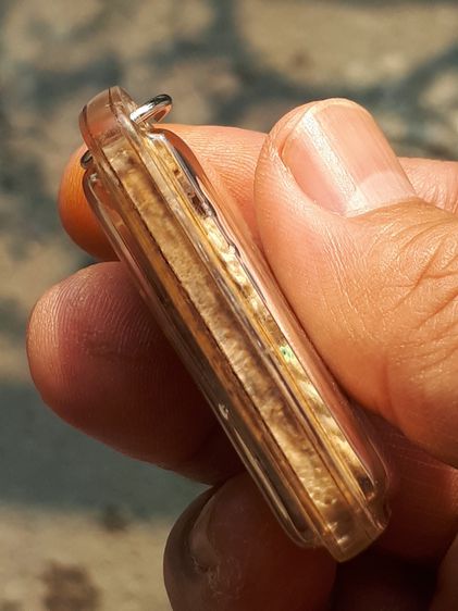 พระสมเด็จ พิมพ์ 7 ชั้น รุ่นแรก วัดเกศไชโย อ่างทอง เนื้อผง หนึกเนียน ผิวพรรณขององค์พระเปิดทั้งด้านหน้าและด้านหลัง เห็นพื้นผิว มวลสาร พื้นผิวพ รูปที่ 3