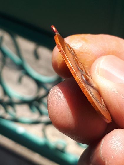 เหรียญพระปิดตา หลวงพ่อแก้ว วัดเครือวัลย์ เนื้อทองแดงเถื่อน หลังเรียบ หูเชื่อม จารมือทั้งหน้า หลัง ปี 2470 ผิวสองสี สวยมาก เก่า แท้ แปลก หายา รูปที่ 4