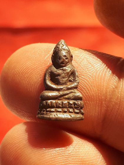 พระชัยวัตน์ หล่อโบราณ เนื้อเงินแท้ๆ สวย สมบูรณ์ เก่า แท้ แปลก หายากสุดๆๆ ไม่ทราบที่ รูปที่ 2