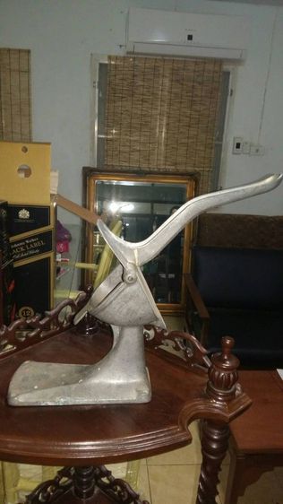 เข็มกลัดดอกกล้วยไม้แอสโคเซ็นด้า ขอบทองสีน้ำตาล  แบรนด์Royal Orchid Collection ขนาดโดยประมาณกว้าง 7 cm. สูง 5 cm. สภาพสวยมาก มีกล่องเดิมๆ รูปที่ 10