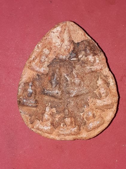 พระเจ้าสิบพระองค์ หลังอูม พระเนื้อดิน ไม่ทราบกร ขนาดใหญ่ประมาณ 2 นิ้ว เนื้อดินเดิมๆ แท้ดูง่าย เก่า แห้ง รอยยุบ การหดตัวของเนื้อดิน ผิวสองสี 