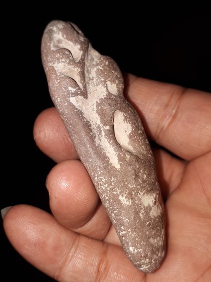 พระนาคปรก กรุนาดูน พิมพ์จัมโบ้ เนื้อดำ อายุ 1,200 ปี ศิลปทวาราวดี ยุคปลาย กรุสามต้นยาง อ.นาดูน จ.มหาสารคาม เนื้อดินเผาสีดำ เนื้อดินหยาบ ขนาด รูปที่ 7