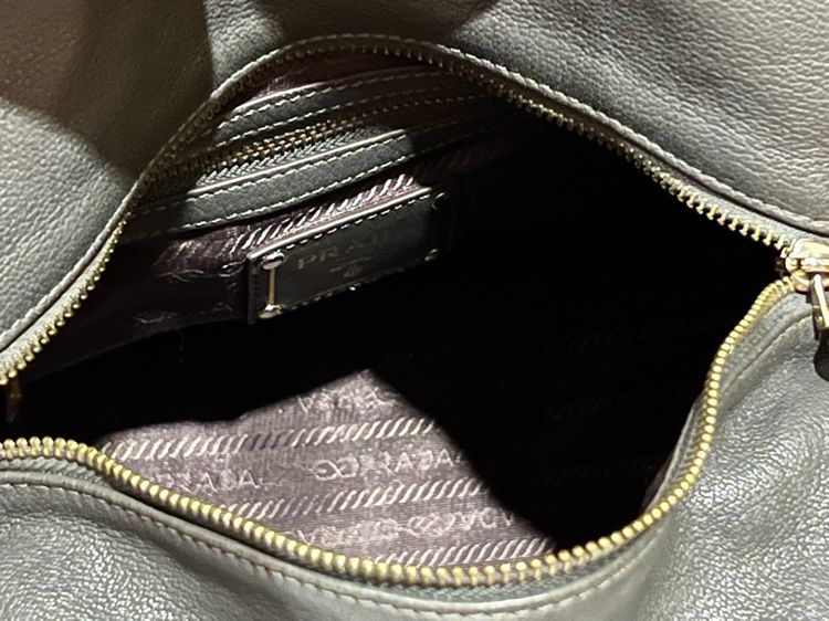 กระเป๋าถือ Prada hand bag หนังแท้ สีเทาเข้ม รูปที่ 12