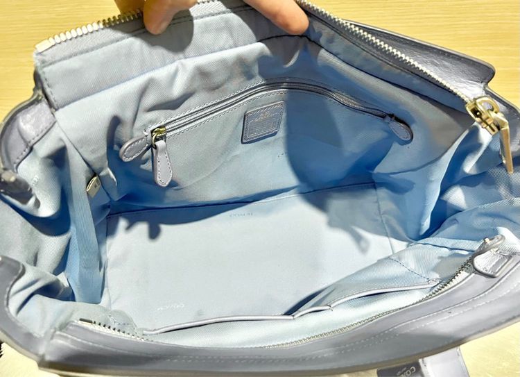 กระเป๋าถือ Coach swagger สีฟ้า ของแท้ รูปที่ 14