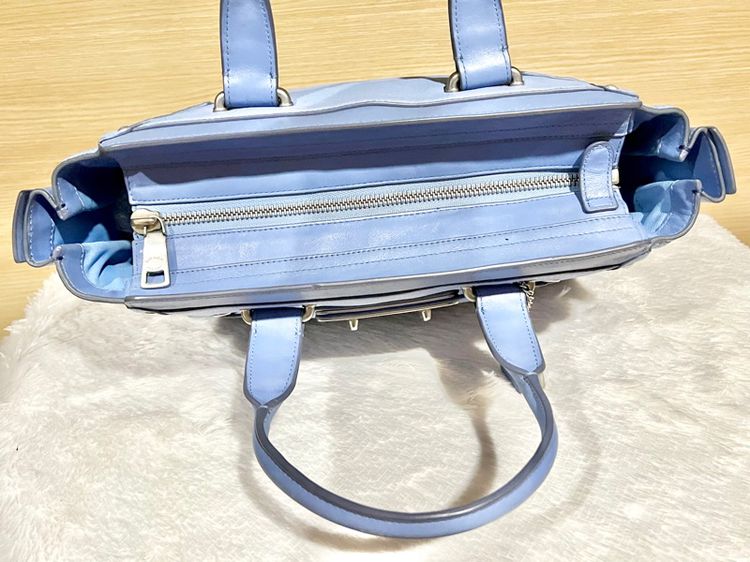 กระเป๋าถือ Coach swagger สีฟ้า ของแท้ รูปที่ 11