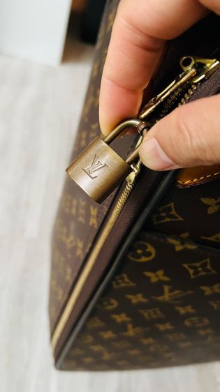 กระเป๋าเดินทางแบรนด์เนม ยี่ห้อ Louis Vuitton  รูปที่ 2