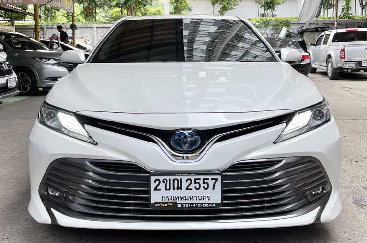 Toyota Camry 2021 2.5 Hybrid Premium Sedan ไฮบริด เกียร์อัตโนมัติ ขาว