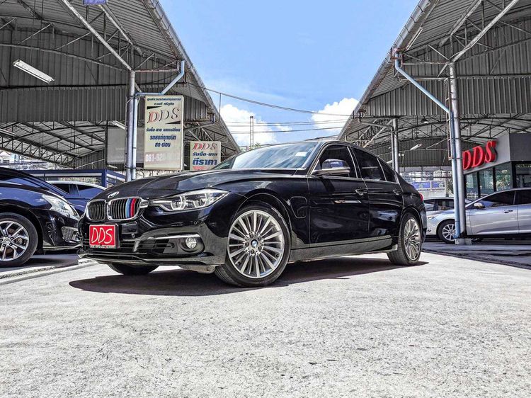 BMW Series 3 2017 330e Sedan เบนซิน ไม่ติดแก๊ส เกียร์อัตโนมัติ ดำ