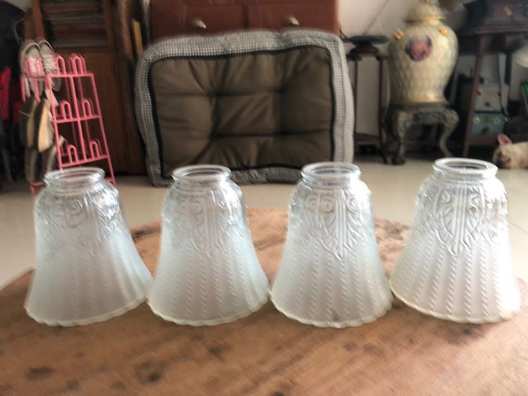 ไฟและโคมไฟเก่า โป๊ะไฟแก้วเก่า