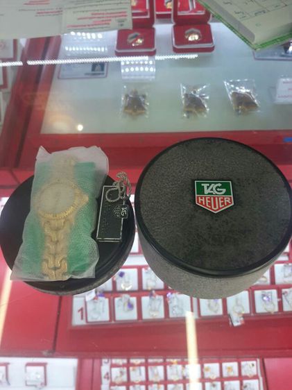 นาฬิกา TAG HEUER ก้างปลา เรือนทอง หน้าปัดครีม สุดหรู ในยุค90 ขนาด บอยไซด์ พร้อมกล่อง สภาพสวย ไม่ซีดไม่ลอก เก็บมานานอย่างดีไม่เคยนำออกมาใส่ รูปที่ 3
