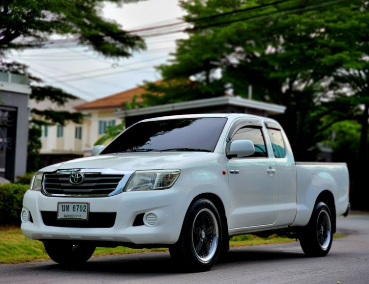 รถ Toyota Hilux Vigo 2.5 J สี ขาว