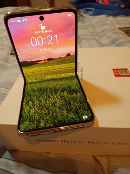 Huawei P50 pocket premium edition สี Gold รูปที่ 5