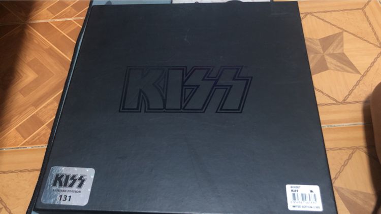 Kiss Limited Edition Box Set รูปที่ 1