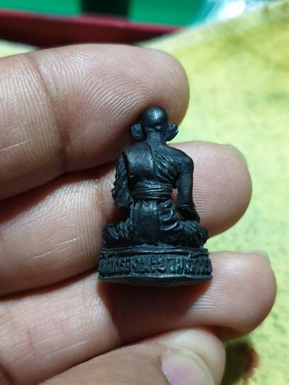 รูปหล่อหลวงปู่ศุข วัดปากคลองมะขามเฒ่า จ.ชัยนาท ปี 2520 เนื้อทองผสมรมดำแห้งตามอายุ รูปที่ 7