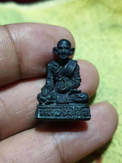 รูปหล่อหลวงปู่ศุข วัดปากคลองมะขามเฒ่า จ.ชัยนาท ปี 2520 เนื้อทองผสมรมดำแห้งตามอายุ รูปที่ 5