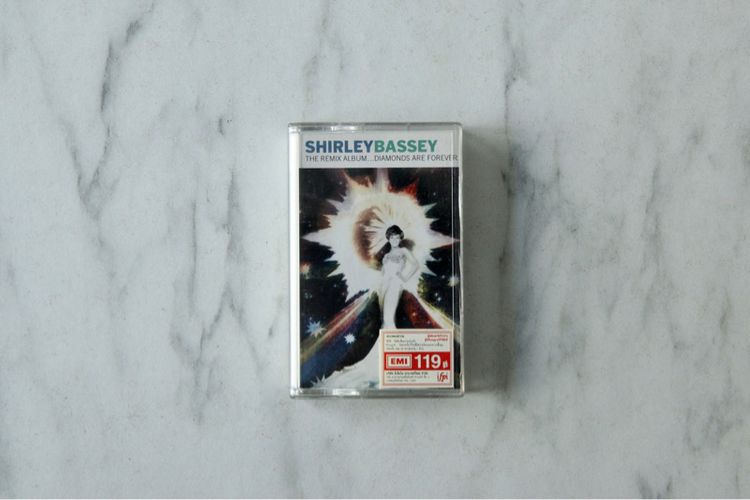 เทปคาสเซ็ทShirley bassey ชุดthe remix album diamonds are forever(พ.ศ.2543) รูปที่ 1