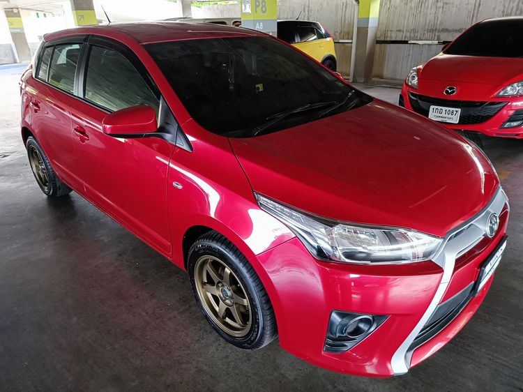 Toyota Yaris 2015 1.2 E Sedan เบนซิน ไม่ติดแก๊ส เกียร์อัตโนมัติ แดง