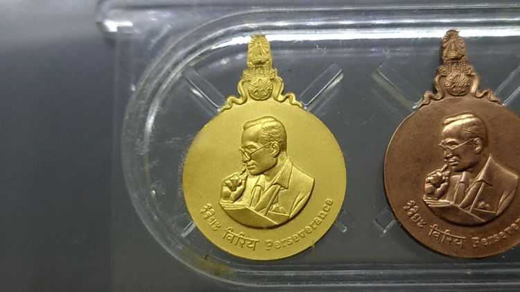 เหรียญพระมหาชนก ครบชุดทองคำ พิมพ์เล็ก (เนื้อทองคำ เนื้อนาค เนื้อเงิน) พร้อมหนังสือ อุปกรณ์ครบ 2542 พร้อมใบการันตรี รูปที่ 5