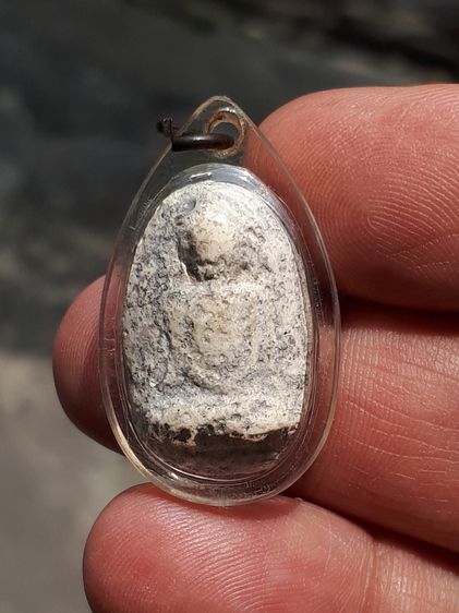 พระกรุวัดพลับ พิมพ์ตุ๊กตาเล็ก หรือ ไข่จิ้งจก เนื้อผง มีฟองเต้าหู้ ดินกรุ สวย สมบูรณ์ เก่า หายาก องค์นี้สวย แท้ดูง่าย เลี่ยมเดิม สันนิษฐานว่า รูปที่ 3